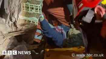 Firefighters 25-hour earthquake rescue