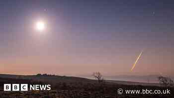 Meteoroid lights up sky above English Channel