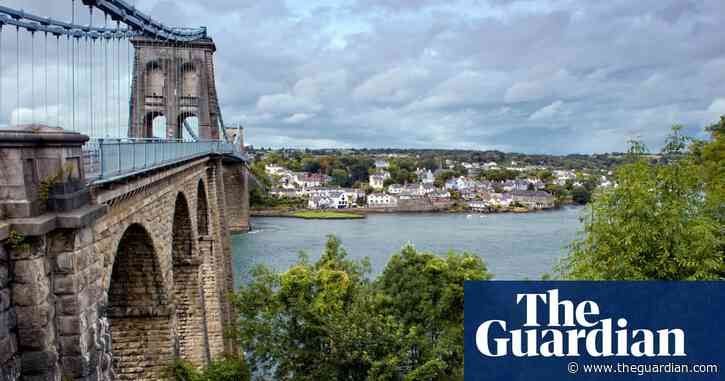 Welsh road building projects stopped after failing climate review