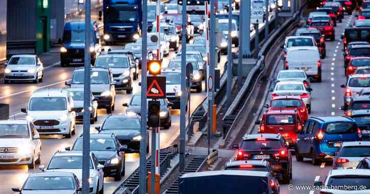 Pendler setzen trotz hoher Spritpreise aufs Auto
