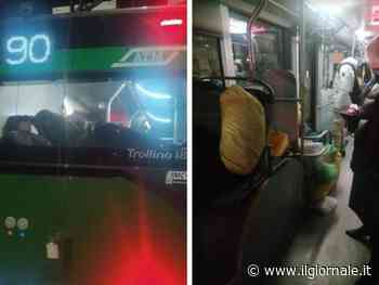"I clochard occupano gli autobus". L'ultima follia nella Milano di Sala