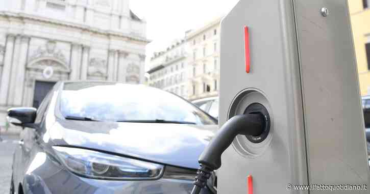 Stop auto a benzina e diesel: per il governo è follia. La crisi climatica messa di nuovo da parte