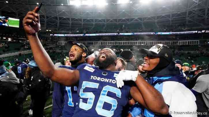 Veteran linemen Davis, Figueroa return to Hamilton Tiger-Cats