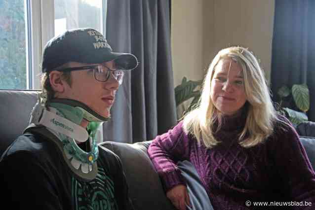 Niek (15) vertrekt naar Barcelona voor levensnoodzakelijke, maar risicovolle operatie: “Hij zal 2 jaar moeten revalideren”