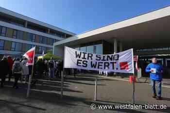 Minden: Warnstreik vor dem Johannes-Wesling-Klinikum