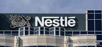 Nestlé-Aktie im Minus: Nestlé 2022 mit Gewinneinbruch - Umsatz gestiegen