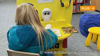 Wenn ein Roboter vorliest: Luka Leseeule liest jetzt in der Stadtbücherei