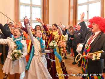 Uss Mölm Helau - Möhnen stürmen das Mülheimer Rathaus