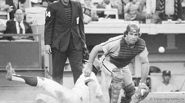 Tim McCarver, big league catcher and broadcaster, dies at 81