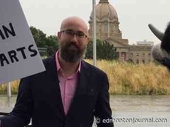 Kinney files complaint against Edmonton police, claiming officers intimidated him at news conference