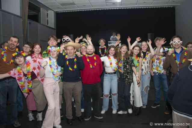 Vijfdejaars OLVH feesten  met bewoners van Ter Dreve