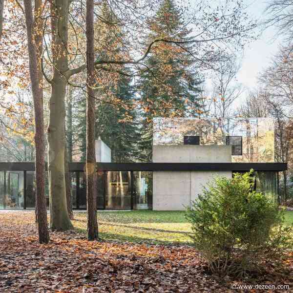 Mirrored cladding helps Belgian villa "disappear" into forest