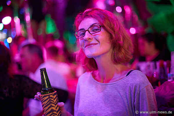 6000 Narren feiern  „Gumpigen Donnerstag“ in Weißenhorner Altstadt