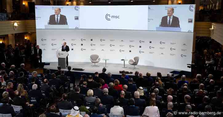 Sicherheitskonferenz: Polizeipferde am Münchner Flughafen