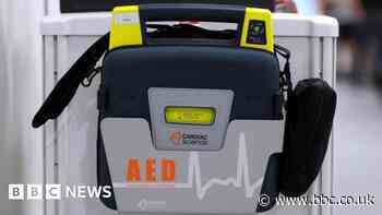 Looe gets new defibrillators as existing ones are replaced
