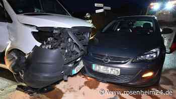 Kreuzungs-Crash in Egglkofen: Mercedes Sprinter kracht in Opel – vier Verletzte