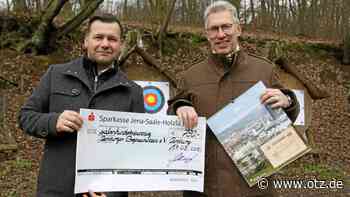 Spende für die Camburger Bogenschützen