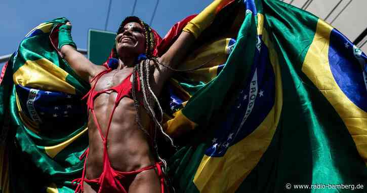 Karnevalsauftakt in Rio: Umzüge im Sambodrom starten
