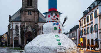Bischofsgrün: Riesenschneemann Jakob steht wieder in Oberfranken