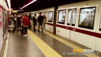 La serie di furti alla fermata della metropolitana della linea A