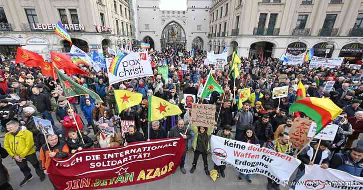 Mehrere Tausend Demonstranten während Sicherheitskonferenz