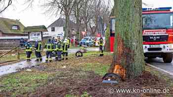 Drei Tote bei Unfall: Transporter bleibt nach Überschlag auf Dach liegen