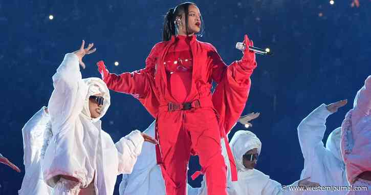 WWE Legend Doesn't Hold Back on Rihanna's Halftime Performance: 'I Was Disgusted by It'