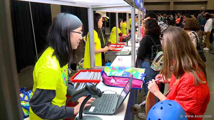 Austin Marathon runners check in, count down to big race