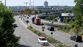 Zehnjähriger will über sechsspurige Straße gehen und wird von Auto erfasst