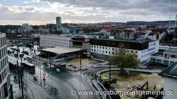 Frau greift Bäckereiverkäuferin im Ulmer Hauptbahnhof an