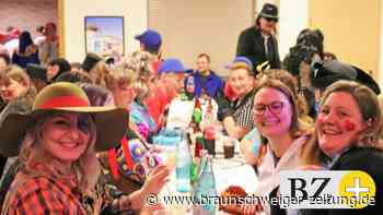 Karnevalsball macht 200 Parsauer närrisch