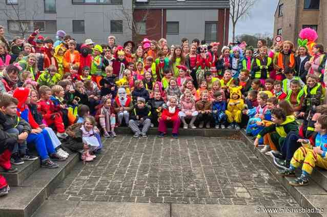 Carnavalsstoet trekt door Balgerhoeke