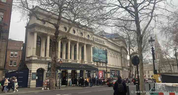 A Review of 'Orlando' by  Lauren Lisk, Dame Alice Owen's School