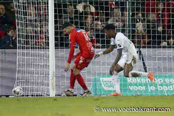 Doelman Kortrijk legt uit wat er gebeurde bij weggeefgoal van Anderlecht