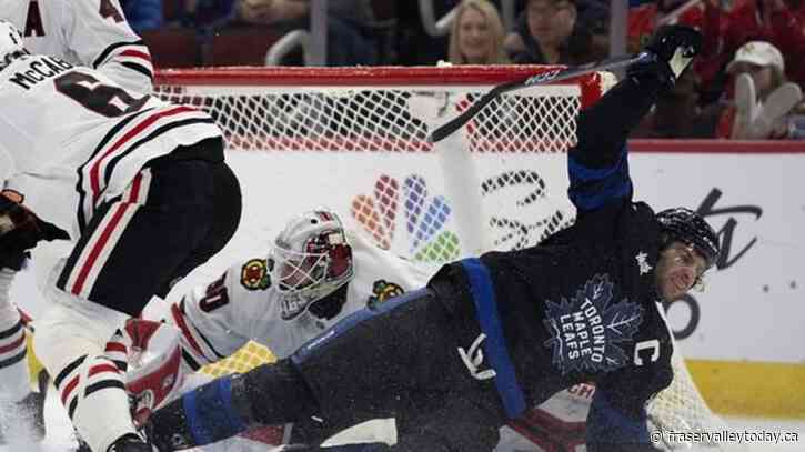 Kane nets hat trick, Blackhawks beat Leafs 5-3