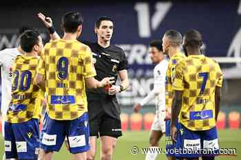 STVV-trainer Hollerbach windt zich op over eigen speler én over VAR: &quot;Clear and obvious?&quot;