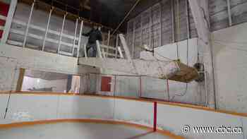 Canadian rink getting attention after video shows kids getting onto ice from draw bridge