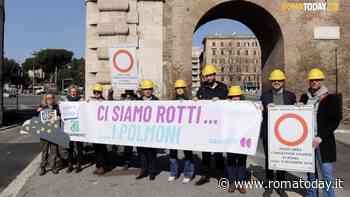 VIDEO | "Io non traffico", il flash mob di Legambiente a favore della chiusura del centro alle auto