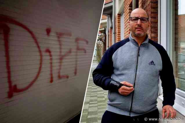 Gezin aangeslagen nadat onbekenden ‘dief’ op rolluik spuiten: “Wat als hier straks iemand met een revolver staat?”