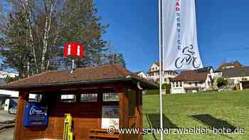 Schön praktisch: Verkaufsautomat und Radservice   am Infopoint Ebhausen