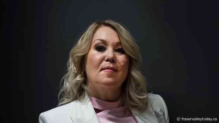 Jann Arden petitions Ottawa to ban live horse exports for slaughter