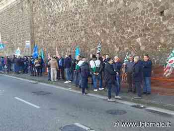 Sit-in degli agenti davanti a Poggioreale: cosa chiedono