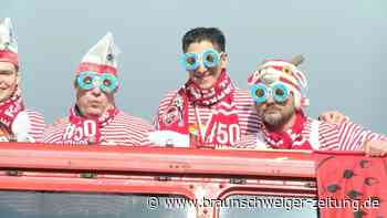 Karnevalszug: 1. FC Köln feiert Rosenmontag