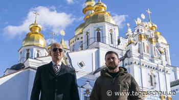 US-Präsident Biden kündigt in Kiew weitere Waffenlieferungen an