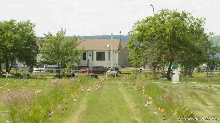 Feds’ contract with international group to advise on graves called a ‘problematic’