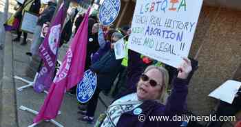 DeSantis in Elmhurst: Florida governor touts pro-police policies, knocks Pritzker