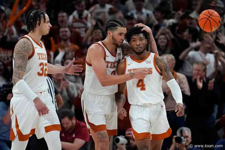 Longhorns fall two spots in men's hoops Associated Press Top 25