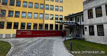 Erfolgreiche Großfahndung in Coburg: Sexualstraftäter nach Zeugenhinweis in Grub am Forst festgenommen