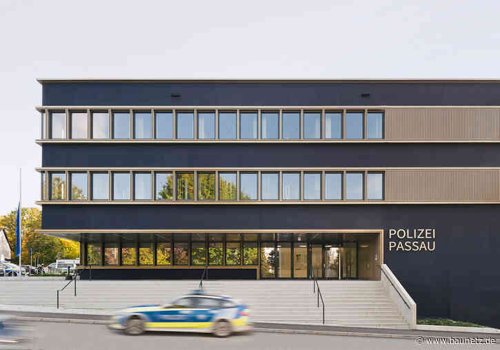 Nachtblau am Stadtrand
 - Polizeigebäude in Passau von wulf architekten