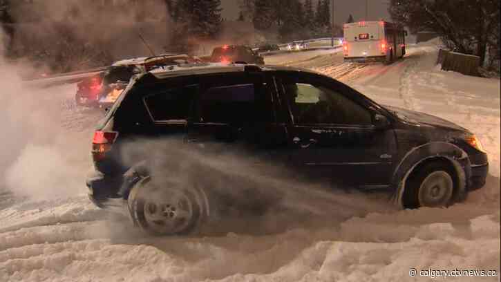 Snow-covered roads hinder morning commute in Calgary, school buses not running